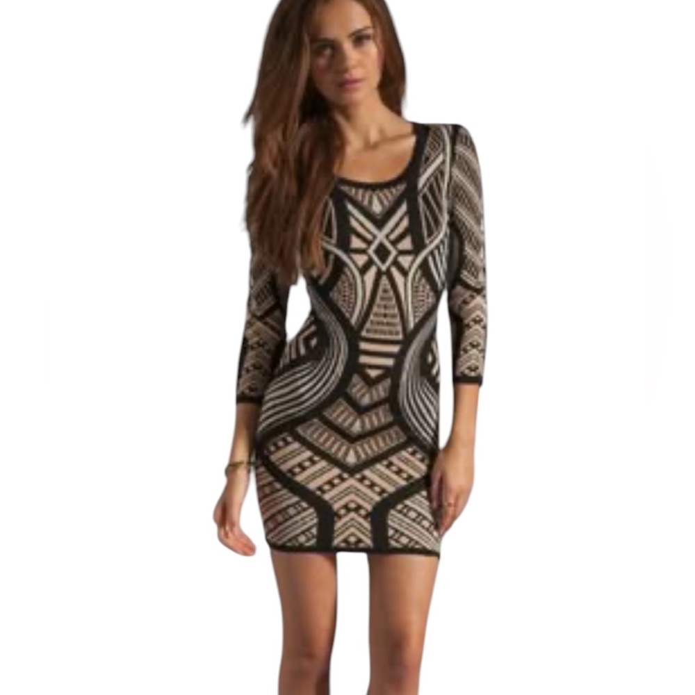 𝐓𝐎𝐑𝐍 𝐁𝐘 𝐑𝐎𝐍𝐍𝐘 𝐊𝐎𝐁𝐎 Geometric Bodycon dress